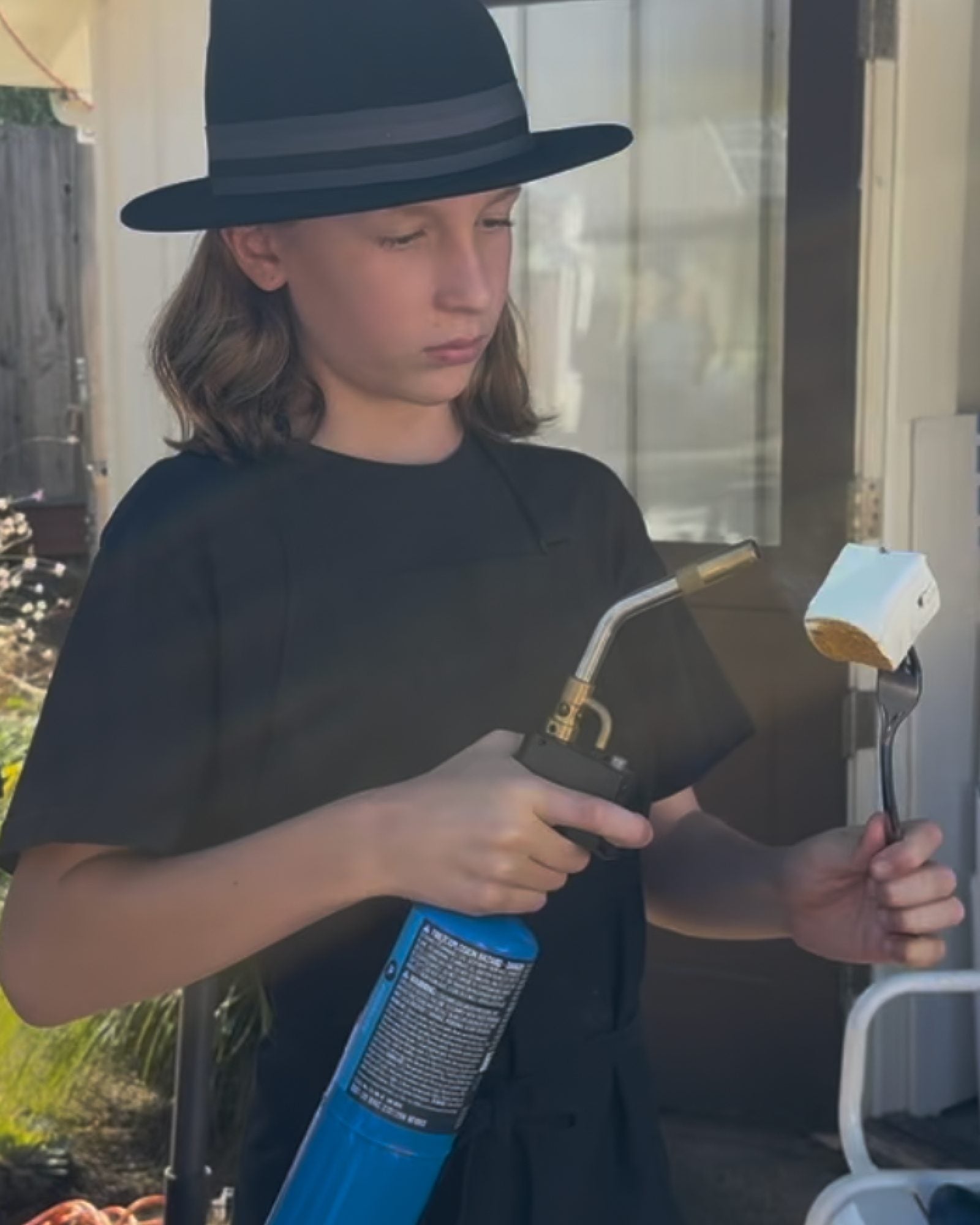 One of the Flüf founders torching a marshmallow at the stand